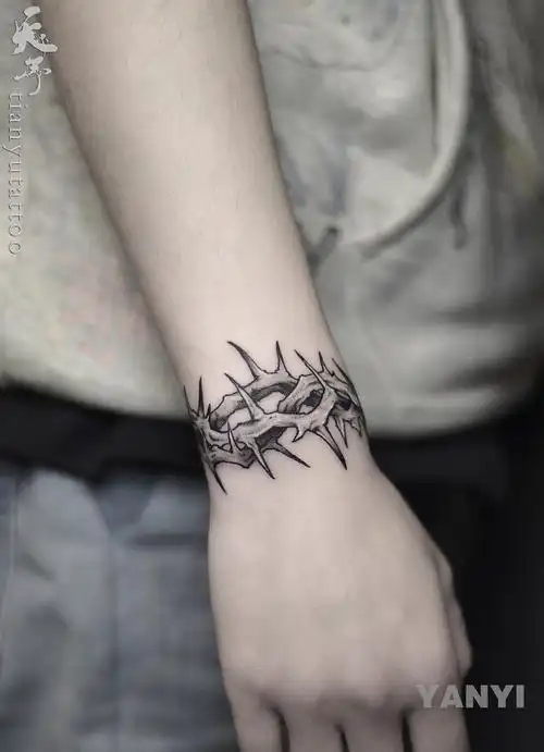 手腕荆棘遮盖 (天予刺青·彦伊作品)