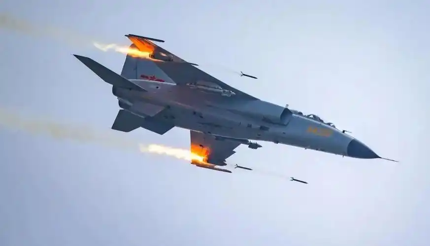 飞豹飞机不饮航母血誓不入坟场飞豹战斗机配装新导弹仍可发动致命一击