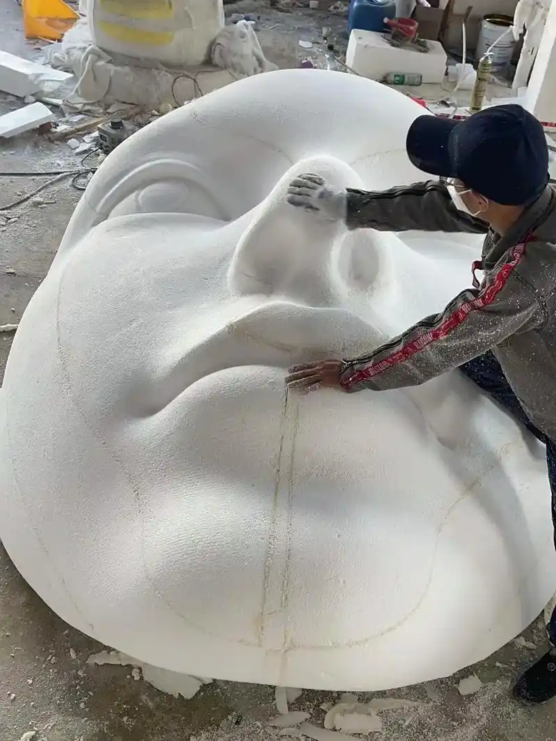 策展花絮 | 潮牌店内惊现巨型人脸.在潮牌店内搭建的巨型人脸 - 抖音