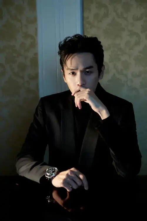 张若昀黑色西装魅力写真图片110