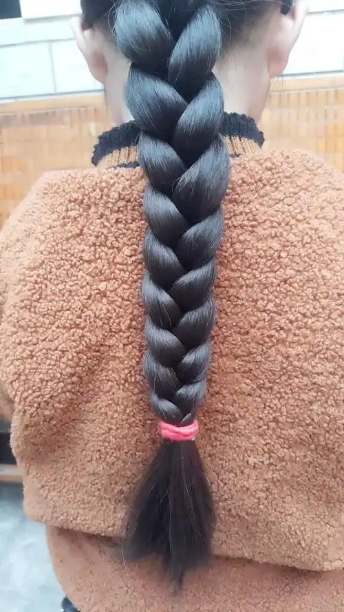 看一看瞧一瞧我家妞妞的大辫子粗又长