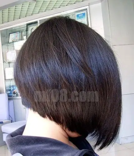 后面短前面长呀   是的话 有种叫 bobo 头 有种叫 沙宣短发