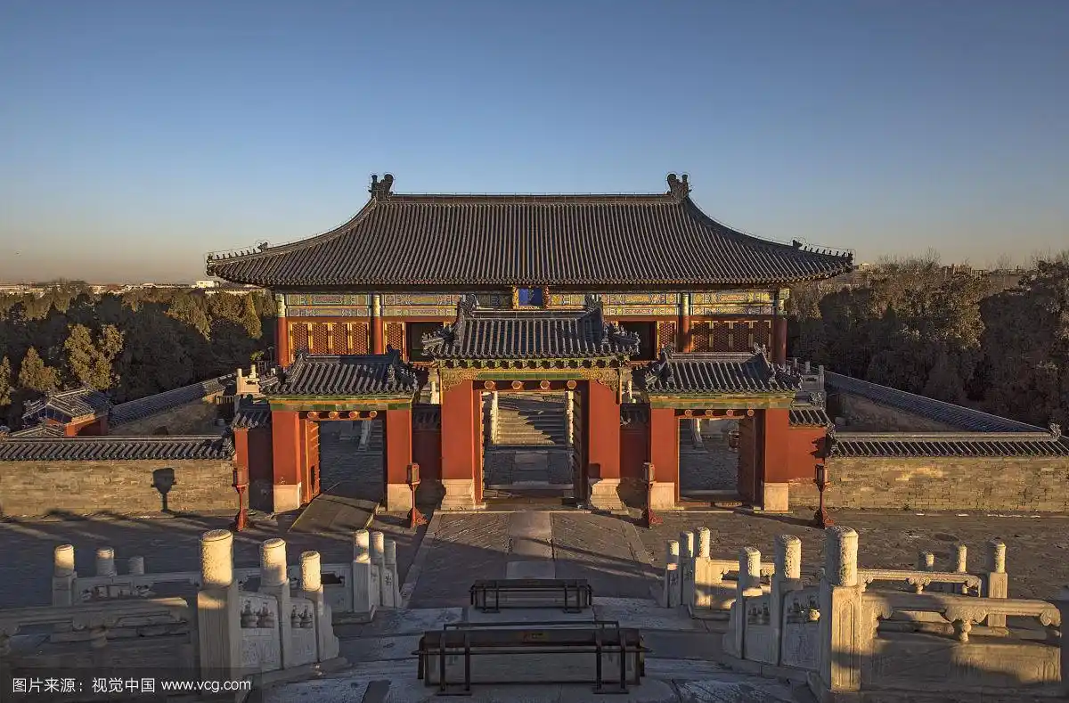 清晨阳光下的天坛皇乾殿