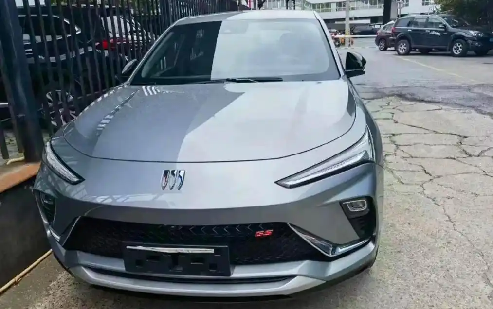 实拍换全新logo之后的别克昂扬 轿跑设计或9月上市