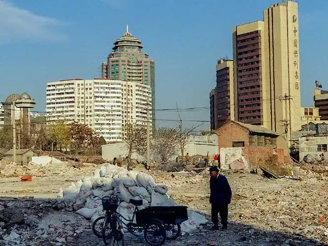 历史影像#九十年代末的北京街拍.via:旧影阁