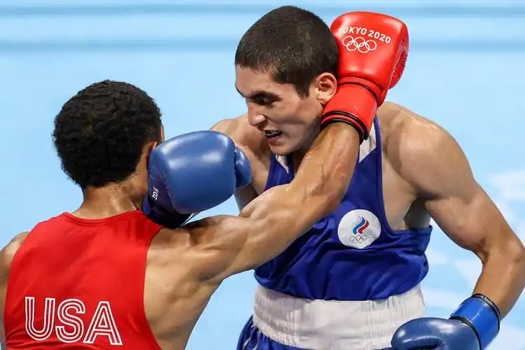 拳击男子57公斤级决赛俄罗斯运动员巴特尔加济耶夫夺冠