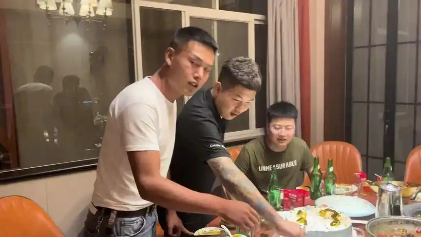 哥们哥们,来纹身吧#男人的快乐就是这么简单