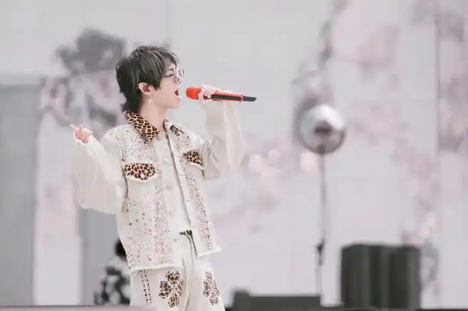 #华晨宇我们终于要一起看日出了##2024华晨宇火星演唱