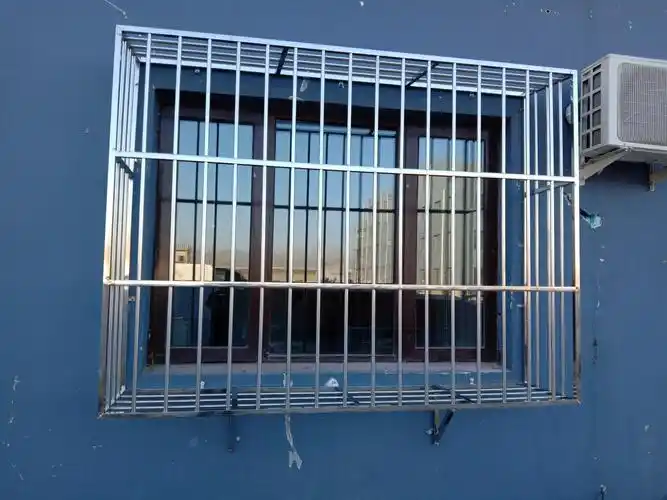 北京通州土桥安装防盗门安装窗户防护网安装不锈钢护栏