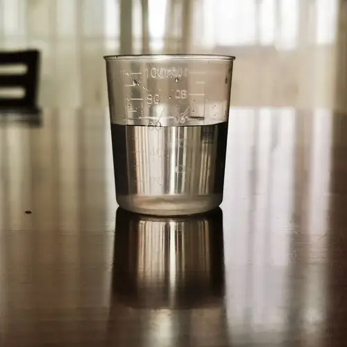 放入60毫升水和四克白凉粉