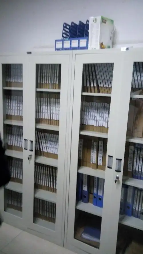 这是我们安全科改进后的文件柜和柜内文件摆放效果!