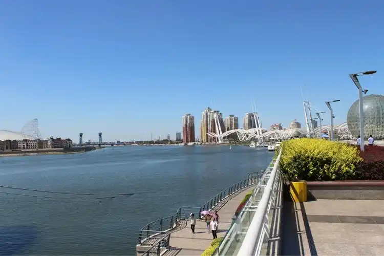 蓝天下的天津塘沽外滩图片965,天津市旅游景点,风景名胜 - 蚂蜂窝图库