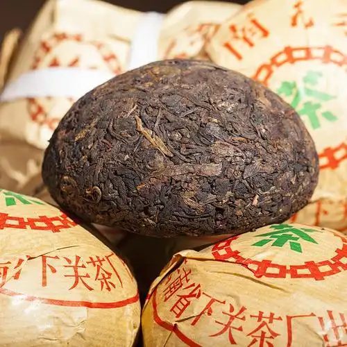 导语 下关沱茶"大品金丝饼"普洱熟茶,饼型圆润紧致,色红浓透亮,香气馥