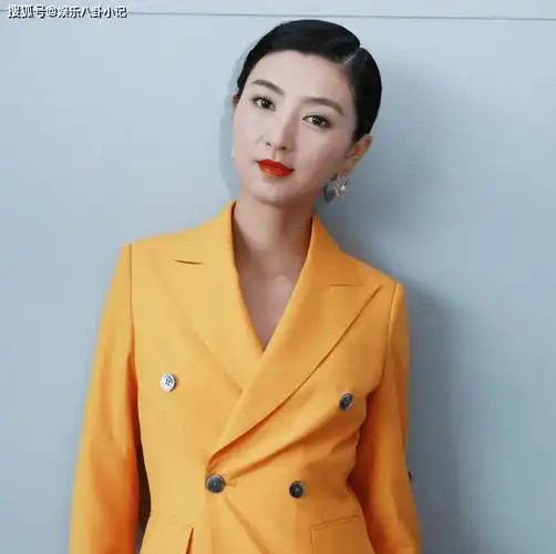 她是唐嫣同班同学,最红时嫁其貌不扬歌手,低调恩爱11年,很幸福