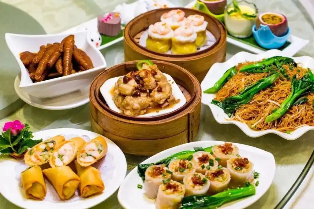 广州人的一天从早茶开始,一顿丰盛的早茶是支撑我在礼拜天早起的动力.