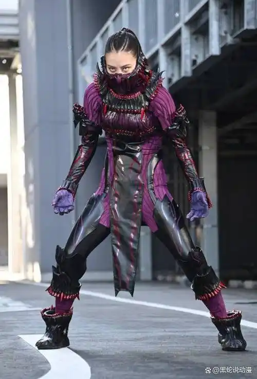 假面骑士歌查德:二姐再进化解锁新造型 雷杰多偏爱用帝骑形态