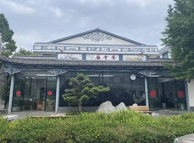 五华区西翥街道沙朗温泉酒店,周末度假好去处_游客_休闲_泳池