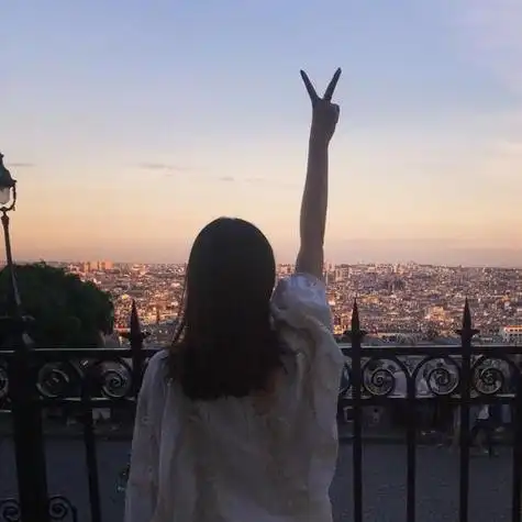 途中认清自己小清新文艺好看清纯女生头像导读:qq头像女生背影带字