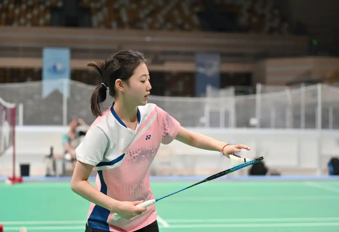 俱乐部的平均颜值又上升了.#羽毛球 #打羽毛球女生 #快乐羽 - 抖音