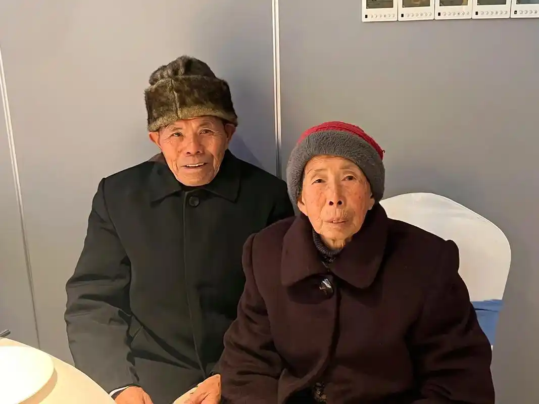 幸福: 是在家多晚醒来爷爷奶奶灶台锅里用有一碗温热的面条 是 - 抖音