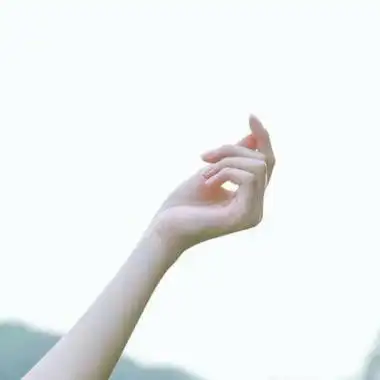 美手头像 高清好看的美手头像图片情侣男生女生的手都有_唯美头像_美