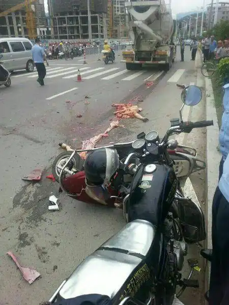 2015年7月6日南宁市凤岭发生了一桩交通事故,致两名女子当场死亡,有谁