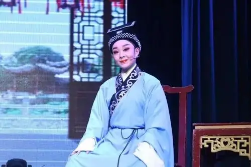 【直播访谈:第5期】90后青年小生的越剧舞台路——洪董艳慧