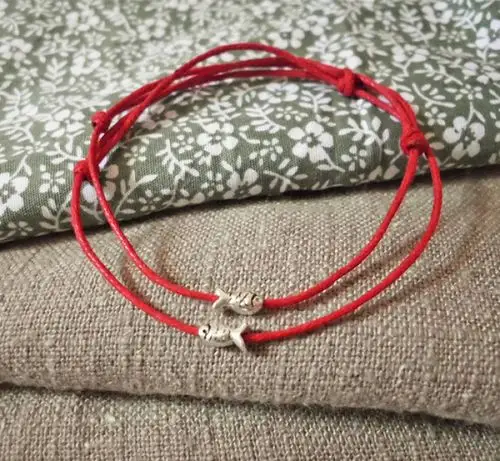 红绳 手链 项链 在每个人降生时分,月老会在其小拇指上系上一根红线