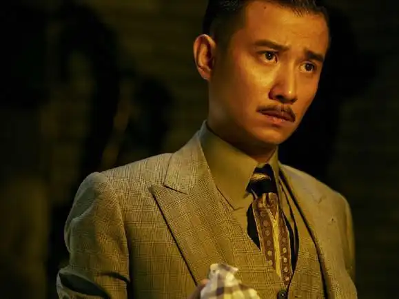 文章七夕独自现身机场低头快走,身形疑似消瘦了太多