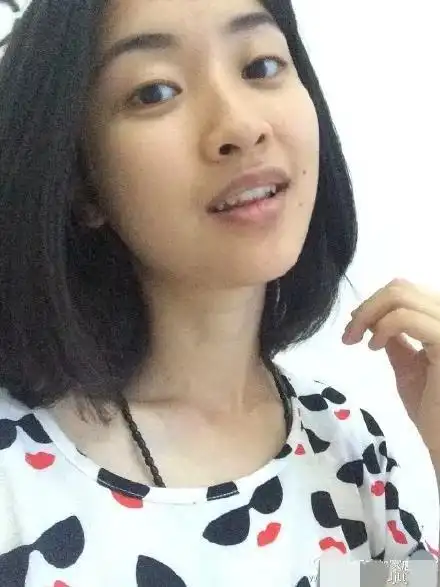 央视《远方的家》主持人唐天骄美照_网易订阅