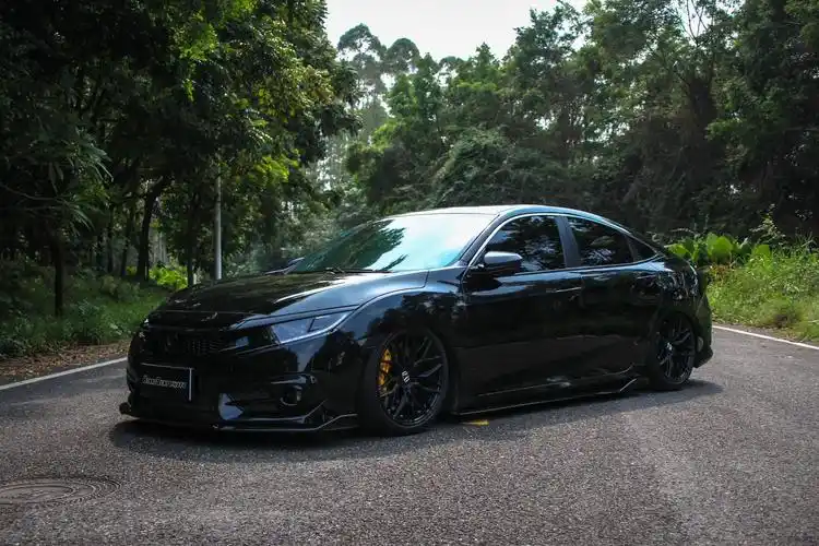 广州车友打造低趴10代本田思域,黑武士的风格杀气腾腾!