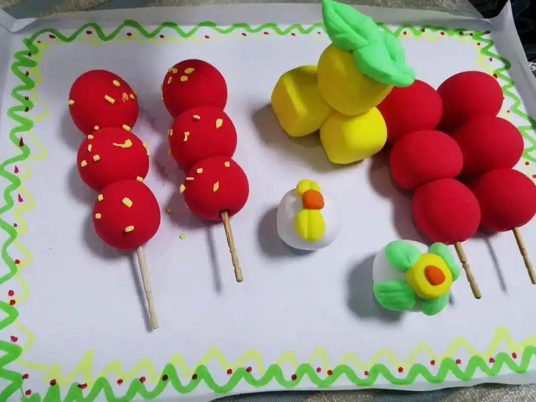 闺女做的北京"小吃"糖葫芦#橡皮泥手工糖葫芦#逼真不逼真#北 - 抖音