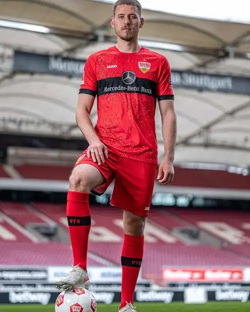 斯图加特 2021-22 赛季客场球衣