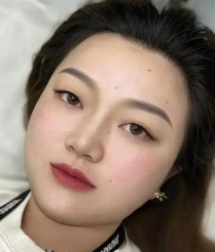 绣眉和纹眉(眉毛种植后能维持几年)插图