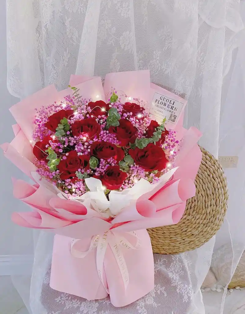 11朵玫瑰加满天星代表什么意思 11朵红玫瑰加满天星的花语为一生一世