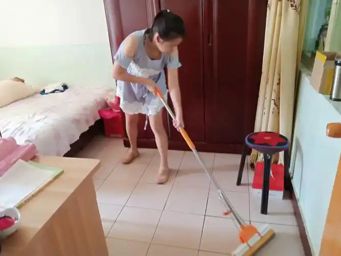 通过这次活动,我知道了父母做家务活时的辛苦与艰辛.