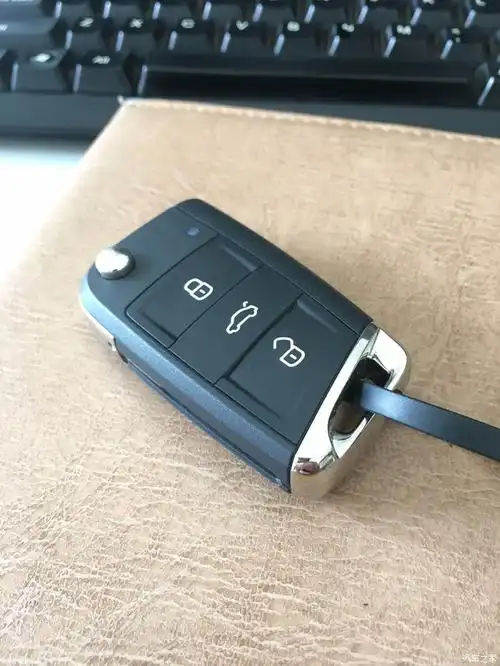 最后钥匙镇楼,mqb平台的大众都换成这个样式的钥匙了,感觉比朗行的
