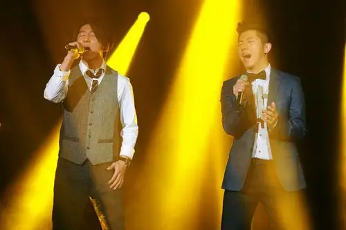 胡海泉跨界做主持人[保存到相册]国内知名组合羽泉加盟湖南卫视开年"