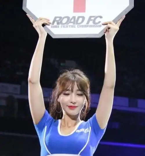 举牌女郎身材吸睛无数赛场上一道靓丽的风景线这项运动成就她