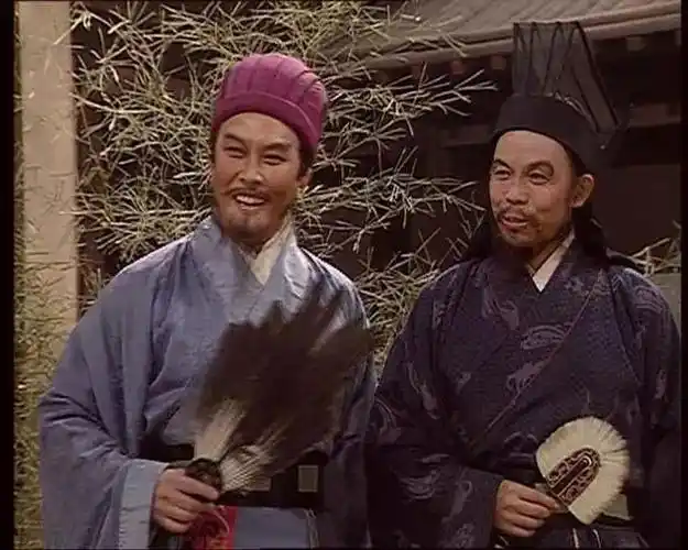 卧龙凤雏的名号是他给取的不是水镜他才是幕后推手三国历史的总导演