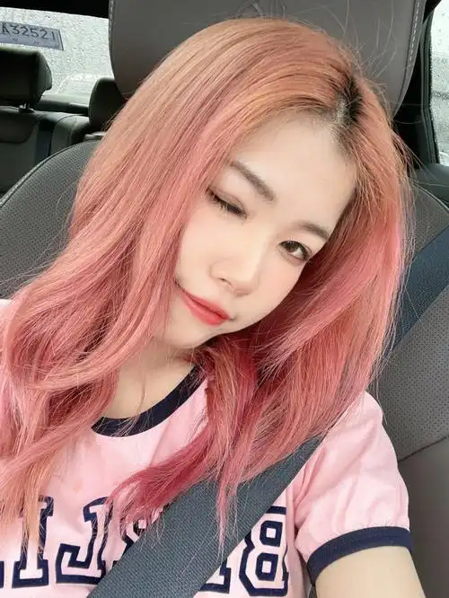 粉色系头发