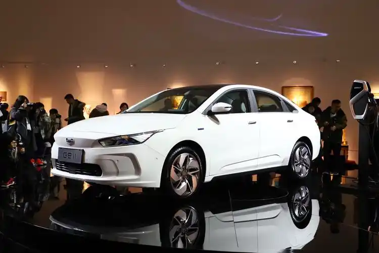 吉利全新纯电轿车ge11亮相 将于二季度上市