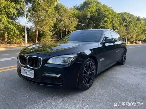 15年款宝马750li全款14万无疑是豪华与科技的完美结合