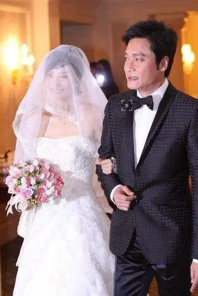 与前妻相守28年的罗嘉良,转身就娶了小自己12岁的苏岩,为什么?