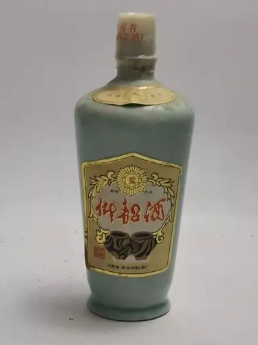 老仰韶酒的存世数量相对有限在老酒收藏界,越是知名度高的老酒,受追捧