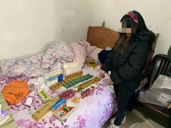 犯罪嫌疑人潘某某指认赃物.江北警方供图