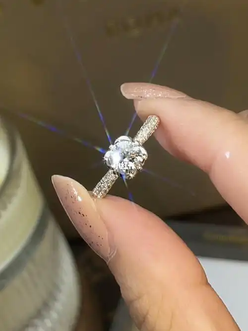 花瓣造型钻戒推荐要显大就选这款