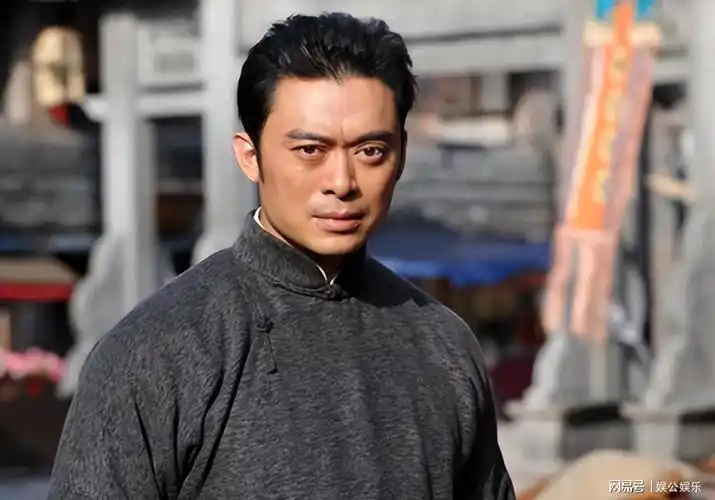 樊少皇晒4岁女儿毕业照浓眉大眼气质不俗被赞最美星二代