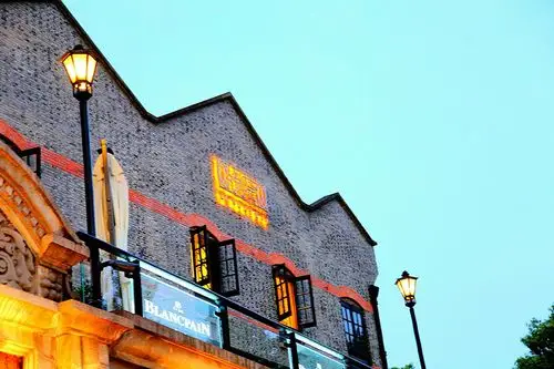 美篇上海新天地是一个具有上海历史文化风貌,中西融合的都市旅游景点