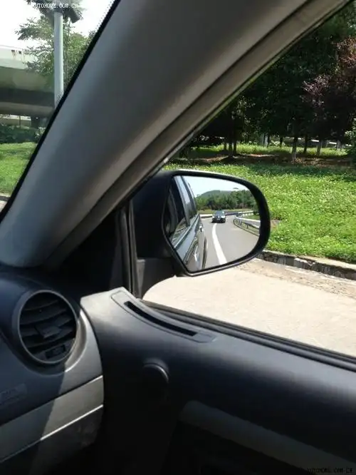 先上几张去4s店提车的